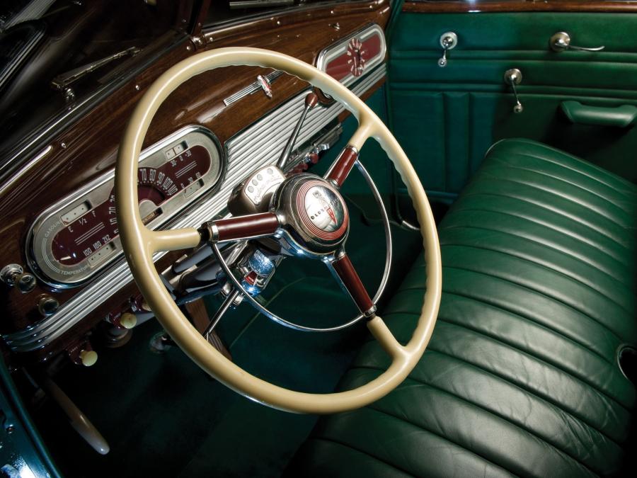 Oldsmobile Special 66 Convertible 1941 года  (фото 2 из 3)